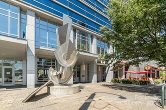333 W Trade St in Charlotte, NC - Foto de edificio - Building Photo