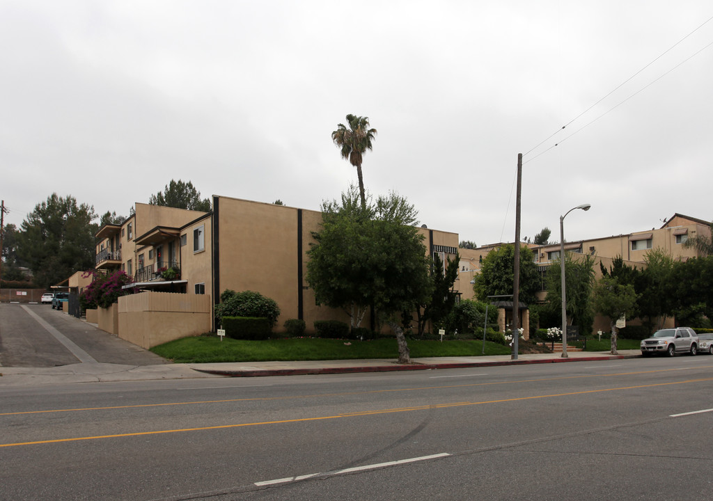 Encino Stardust Apartments in Encino, CA - Building Photo