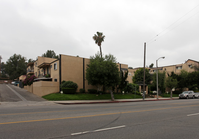 Encino Stardust Apartments