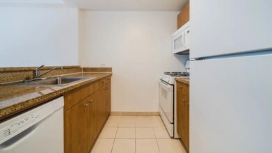 475 9th Ave in New York, NY - Building Photo - Building Photo