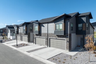 Rise Townhomes in South Jordan, UT - Foto de edificio - Building Photo