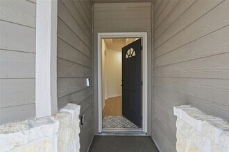 170 Rd 51022 in Cleveland, TX - Foto de edificio - Building Photo