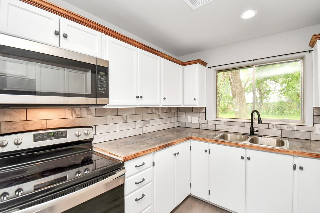210 Prune St in La Marque, TX - Building Photo