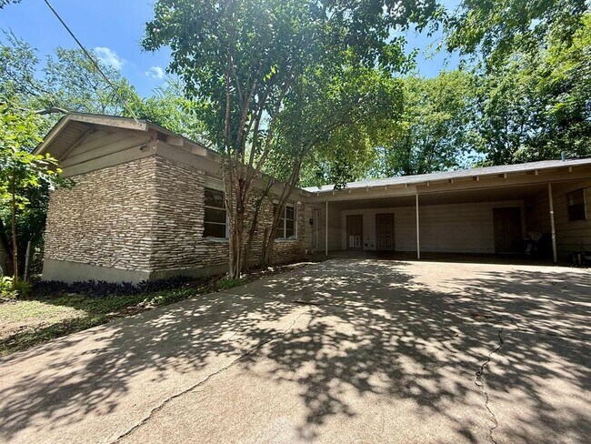 property at 603 E Oltorf St