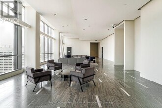 488 University Ave in Toronto, ON - Building Photo - Building Photo