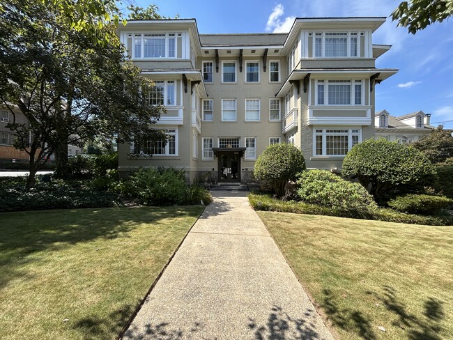 property at 18 Peachtree Cir NE