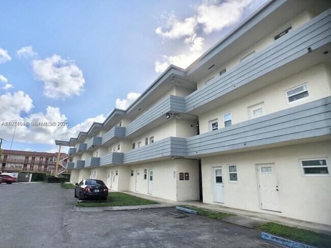 13215 NE 6th Ave in North Miami, FL - Building Photo - Building Photo
