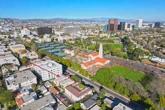 913 Le Doux Rd, Unit 913 in Los Angeles, CA - Foto de edificio - Building Photo
