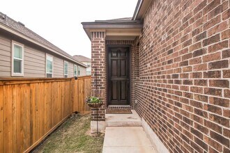 227 Outlaw Dr in Jarrell, TX - Building Photo - Building Photo