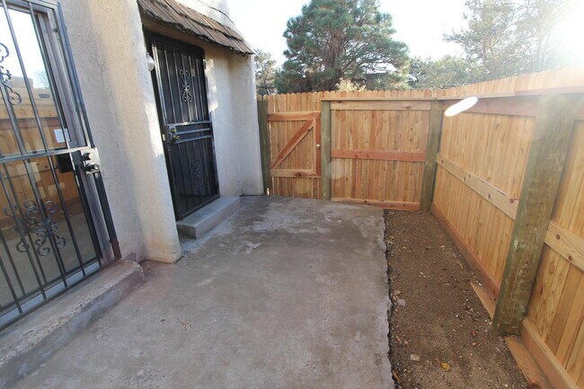 8448 Spain Rd NE in Albuquerque, NM - Building Photo - Building Photo