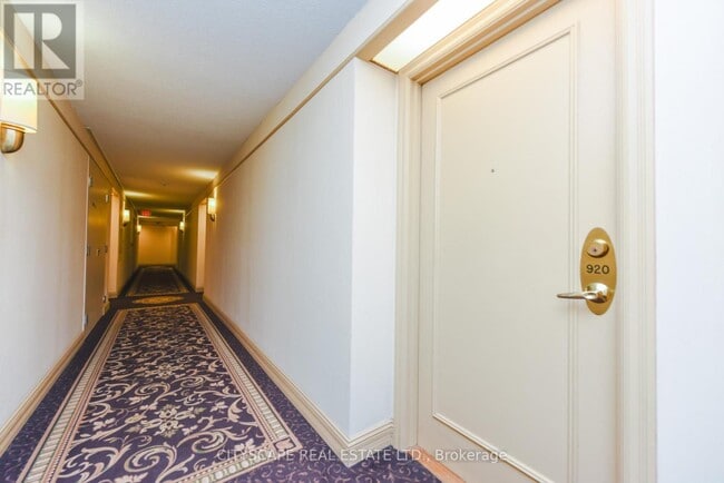 25 Kingsbridge Garden Cir in Mississauga, ON - Building Photo - Building Photo