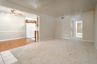 Villa Navarone in San Antonio, TX - Building Photo - Building Photo