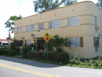 375 SW 19th Ave in Miami, FL - Building Photo