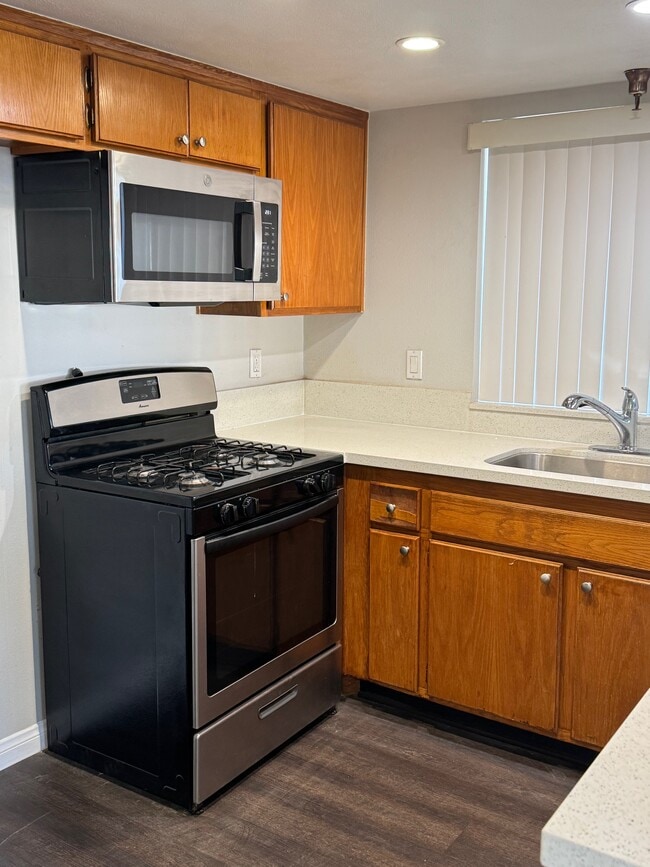 5255 Riverton Ave in North Hollywood, CA - Building Photo - Building Photo
