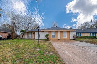 1447 Willow Rock Rd in Houston, TX - Building Photo - Building Photo