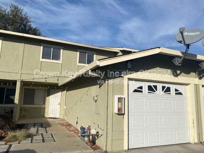 80 Portola Way in Tracy, CA - Building Photo - Building Photo