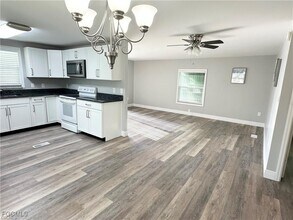16091 Siesta Dr in Ft. Myers, FL - Building Photo - Building Photo