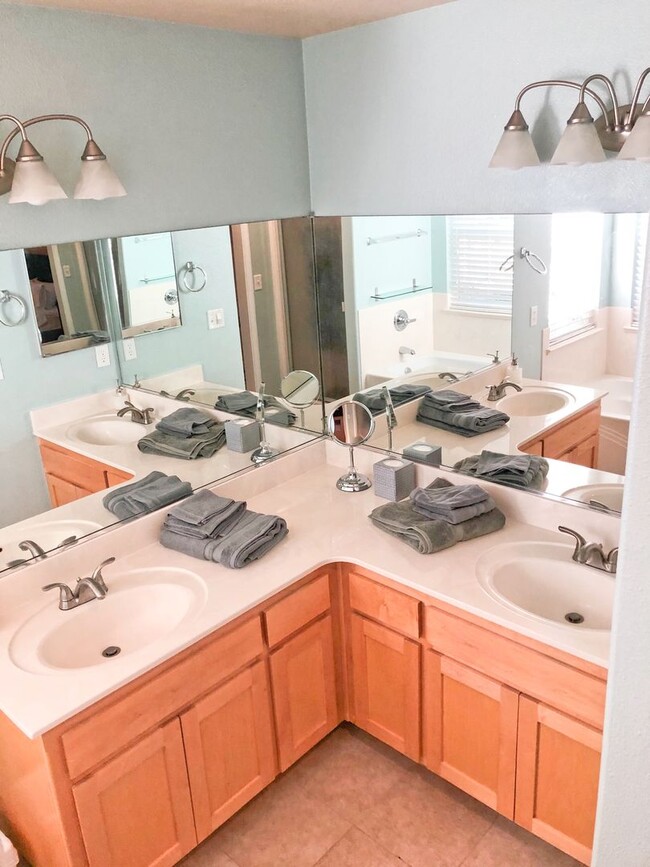 2604 Doral Way in Chico, CA - Building Photo - Building Photo