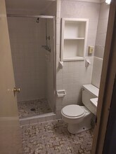 136 S 10th St in Williamsburg, KY - Foto de edificio - Building Photo