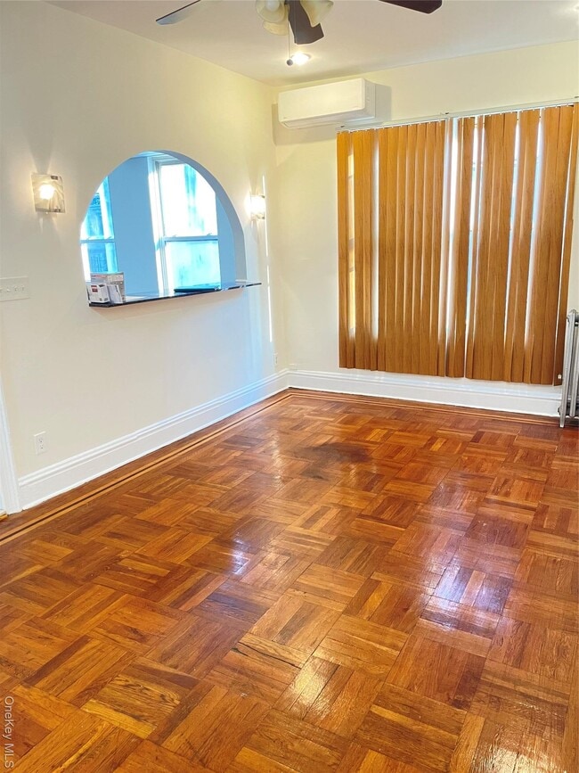 4433 Carpenter Ave in Bronx, NY - Building Photo - Building Photo