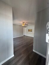 9350 Country Creek St, Unit 25 in Houston, TX - Building Photo - Building Photo