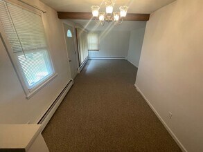 21 Falmouth Dr in Grafton, MA - Foto de edificio - Building Photo