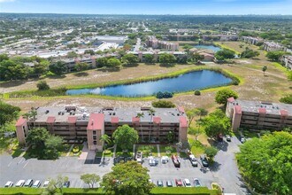 370 NW 76th Ave in Margate, FL - Building Photo - Building Photo