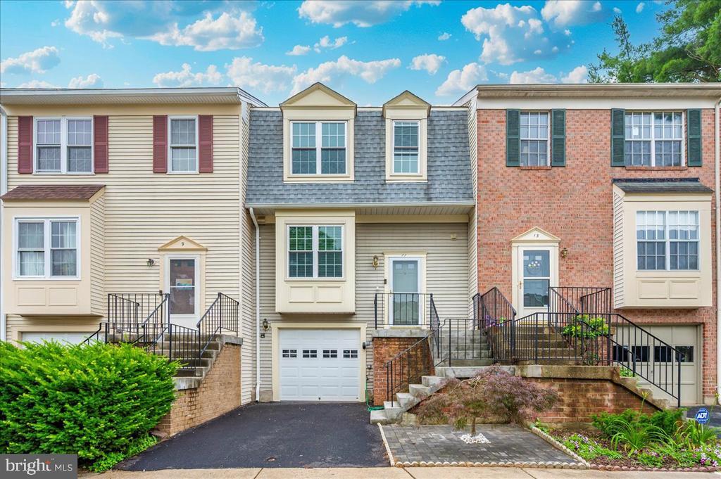 11 Lazy Hollow Way in Gaithersburg, MD - Building Photo