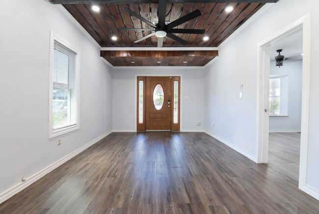 560 W Highland Blvd in San Antonio, TX - Building Photo - Building Photo