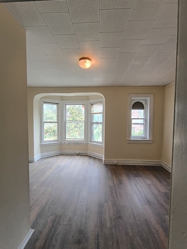 property at 941 Linden Ave