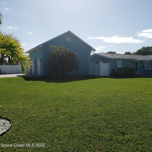 1040 N Banana River Dr in Merritt Island, FL - Building Photo - Building Photo