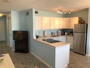 335 Causeway N in New Smyrna Beach, FL - Building Photo - Building Photo