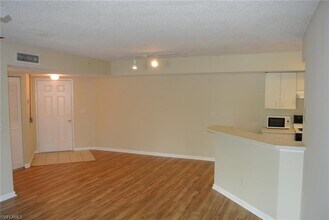 13525 Eagle Ridge Dr-Unit -614 in Ft. Myers, FL - Foto de edificio - Building Photo