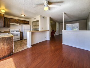 6168 Meadow View Ln in Las Vegas, NV - Building Photo - Building Photo