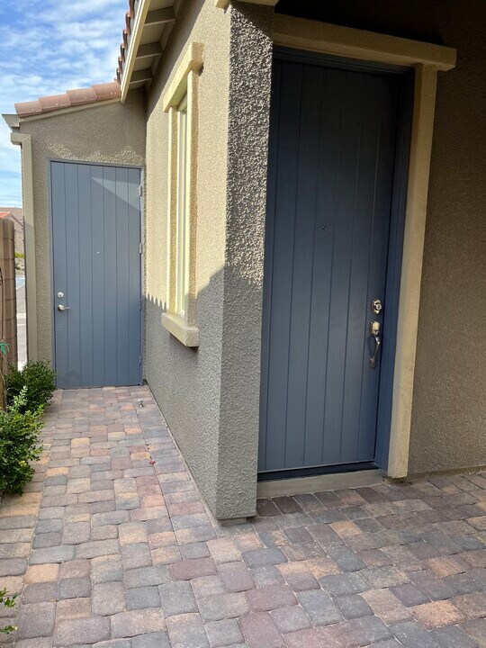 118 Nine Mile Creek Dr in Las Vegas, NV - Building Photo