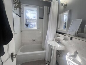 284 Harvard St, Unit 404 in Cambridge, MA - Building Photo - Building Photo