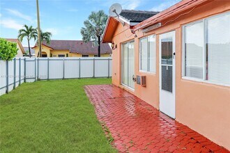 1200 SW 142nd Ave in Miami, FL - Building Photo - Building Photo