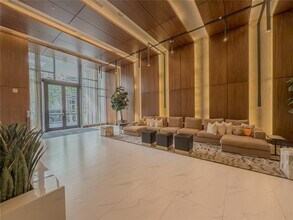 2960 NE 207th St in Aventura, FL - Building Photo - Building Photo