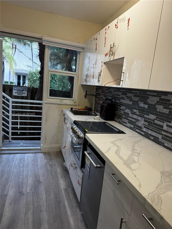 4730 Pine Tree Dr in Miami Beach, FL - Building Photo - Building Photo