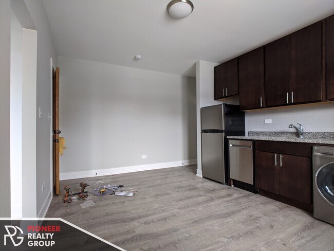 440 W Belden Ave, Unit #433W302 in Chicago, IL - Foto de edificio - Building Photo