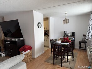 126 Triangle St in Danbury, CT - Building Photo - Building Photo