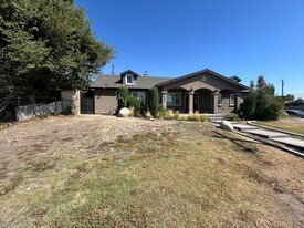 3301 Mount Vernon Ave in Bakersfield, CA - Building Photo
