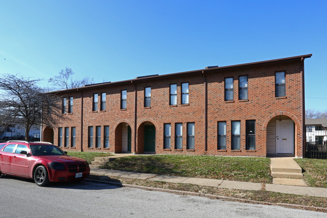 Sportsmans Place Apartments in St. Louis, MO - Foto de edificio - Building Photo