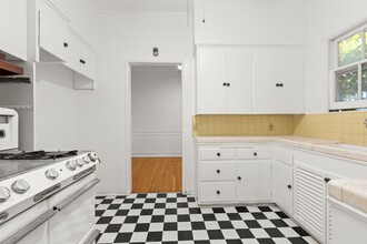 120 Sweetzer Ave in Los Angeles, CA - Building Photo - Building Photo