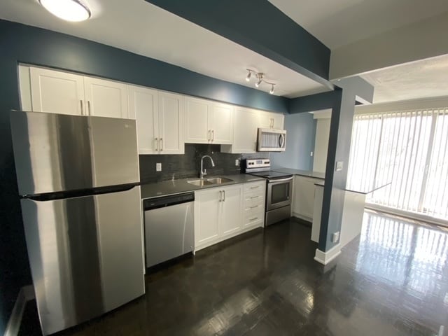 2 Superior Avenue in Toronto, ON - Building Photo - Building Photo