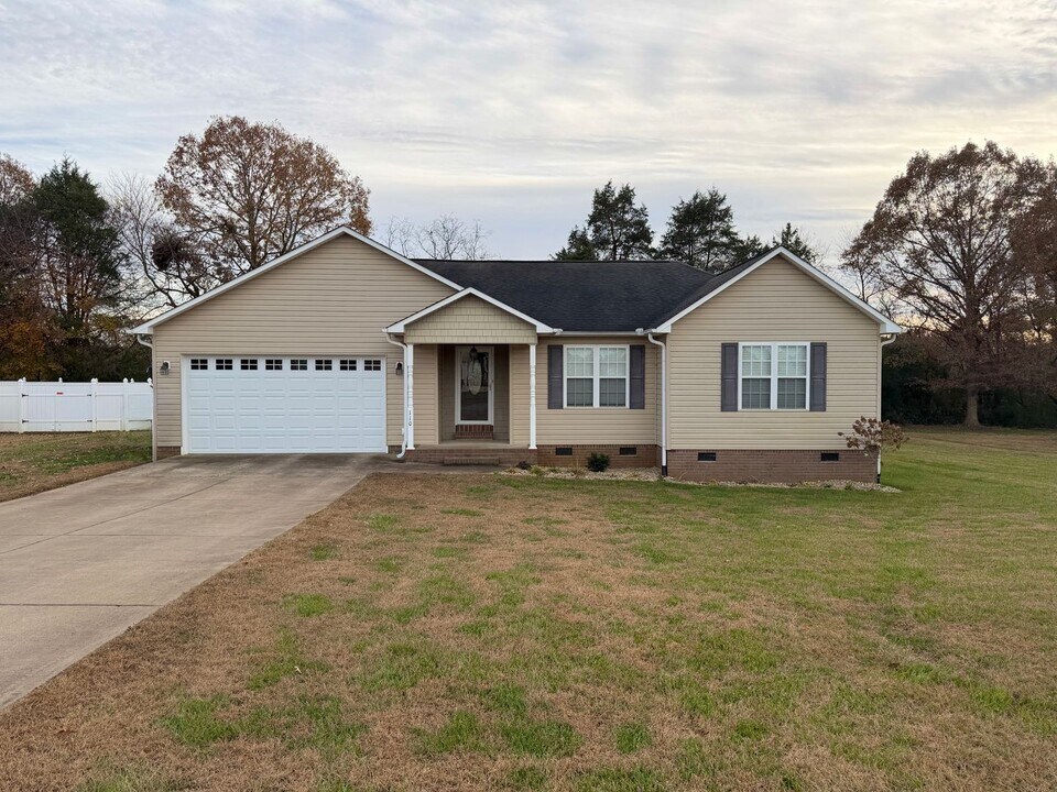 110 Nathaniel Gracie Dr in Statesville, NC - Building Photo