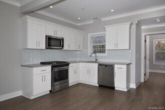 262 Indian Head Rd in Kings Park, NY - Building Photo - Building Photo