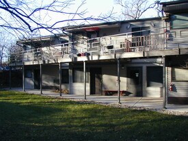 1729 N High Point Rd, Unit 9 in Middleton, WI - Building Photo