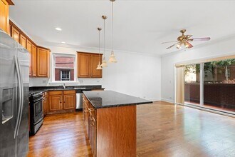2018 W Chase Ave in Chicago, IL - Building Photo - Building Photo