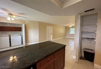 1350 Green Valley Cir in Naples, FL - Foto de edificio - Building Photo